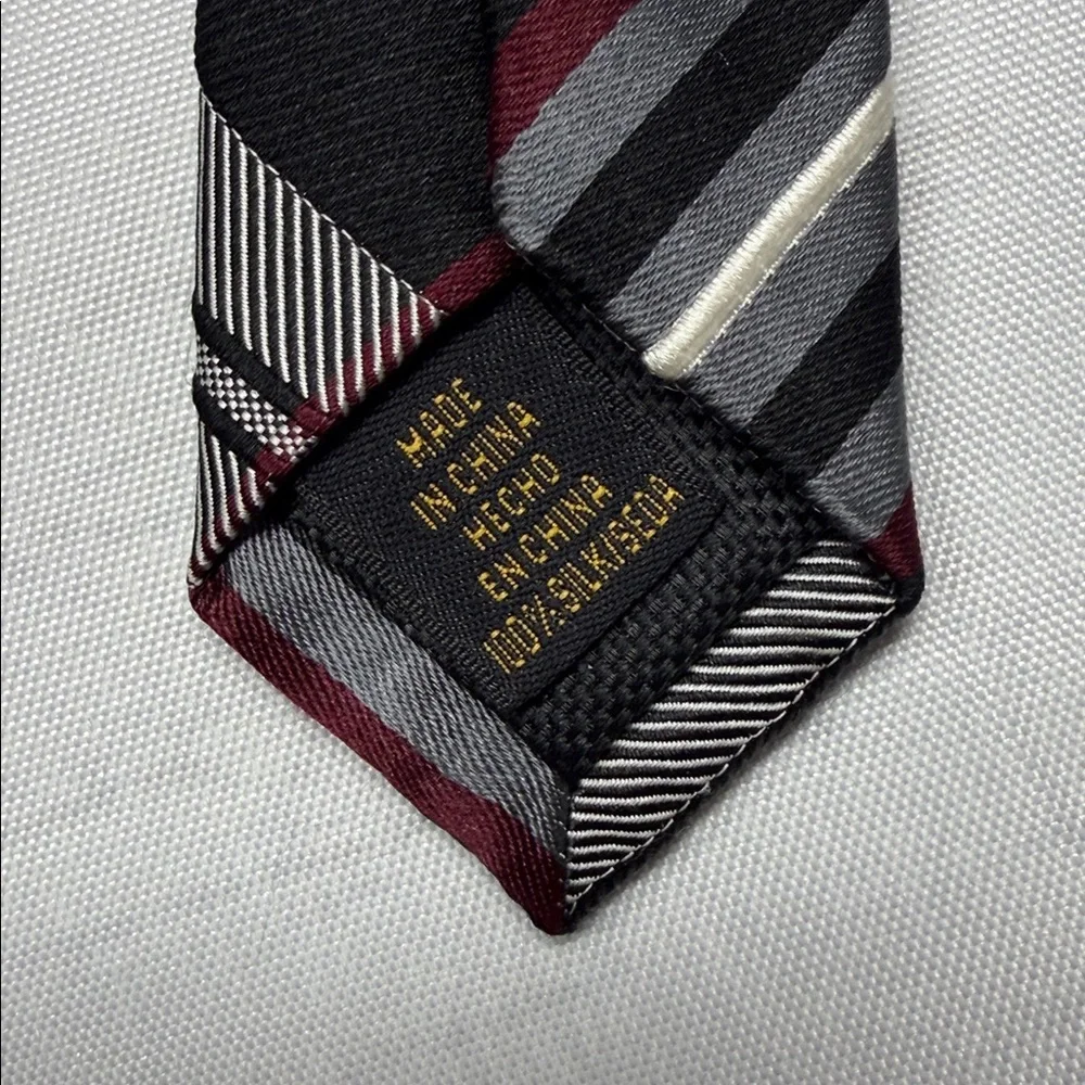 Donald J. Trump Signature Collection Black Patterned Silk Necktie